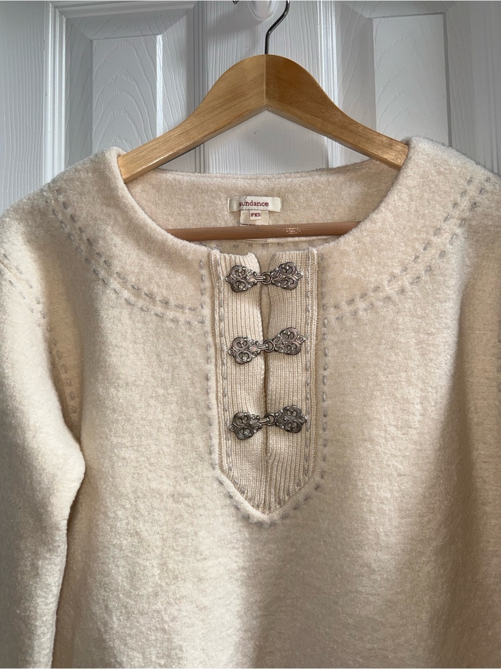 Sundance Cream Merino Wool Crew Neck Sweater PXS Ornate Silver Toggle Close Chic - Picture 2 of 7